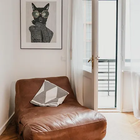 New 1bdr Modern Bauhaus Flat Lejlighed *