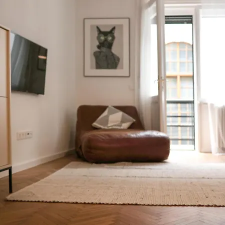 Apartamento New 1bdr Modern Bauhaus Flat