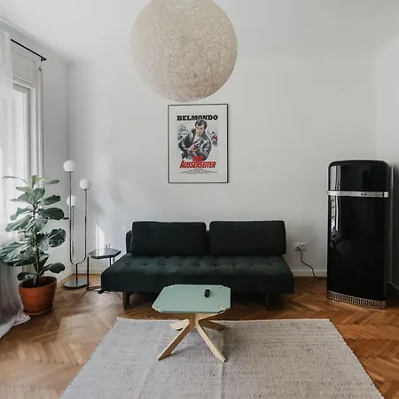 Apartamento New 1bdr Modern Bauhaus Flat